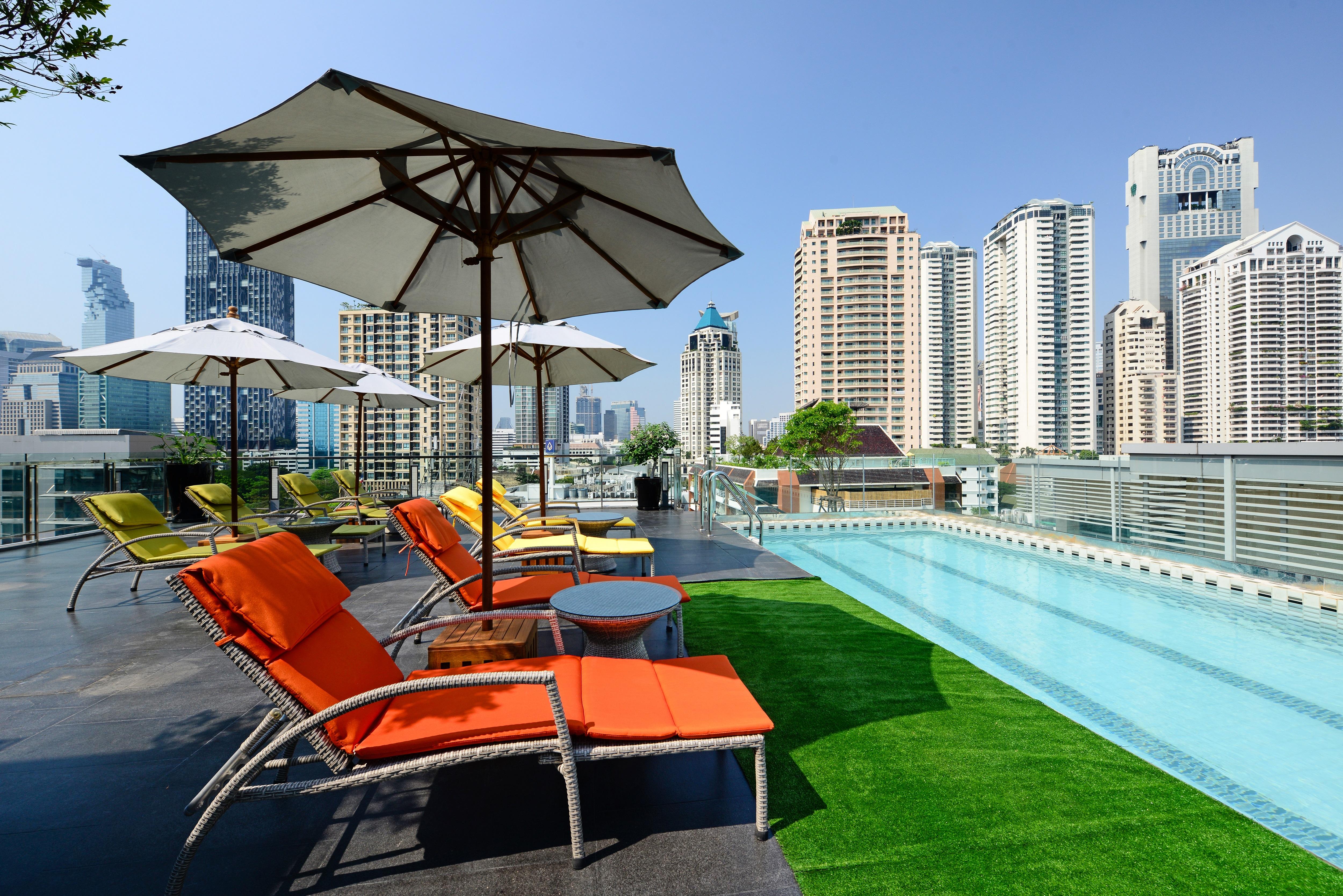 Le D'Tel Bangkok Ξενοδοχείο Εξωτερικό φωτογραφία Rooftop pool at the hotel