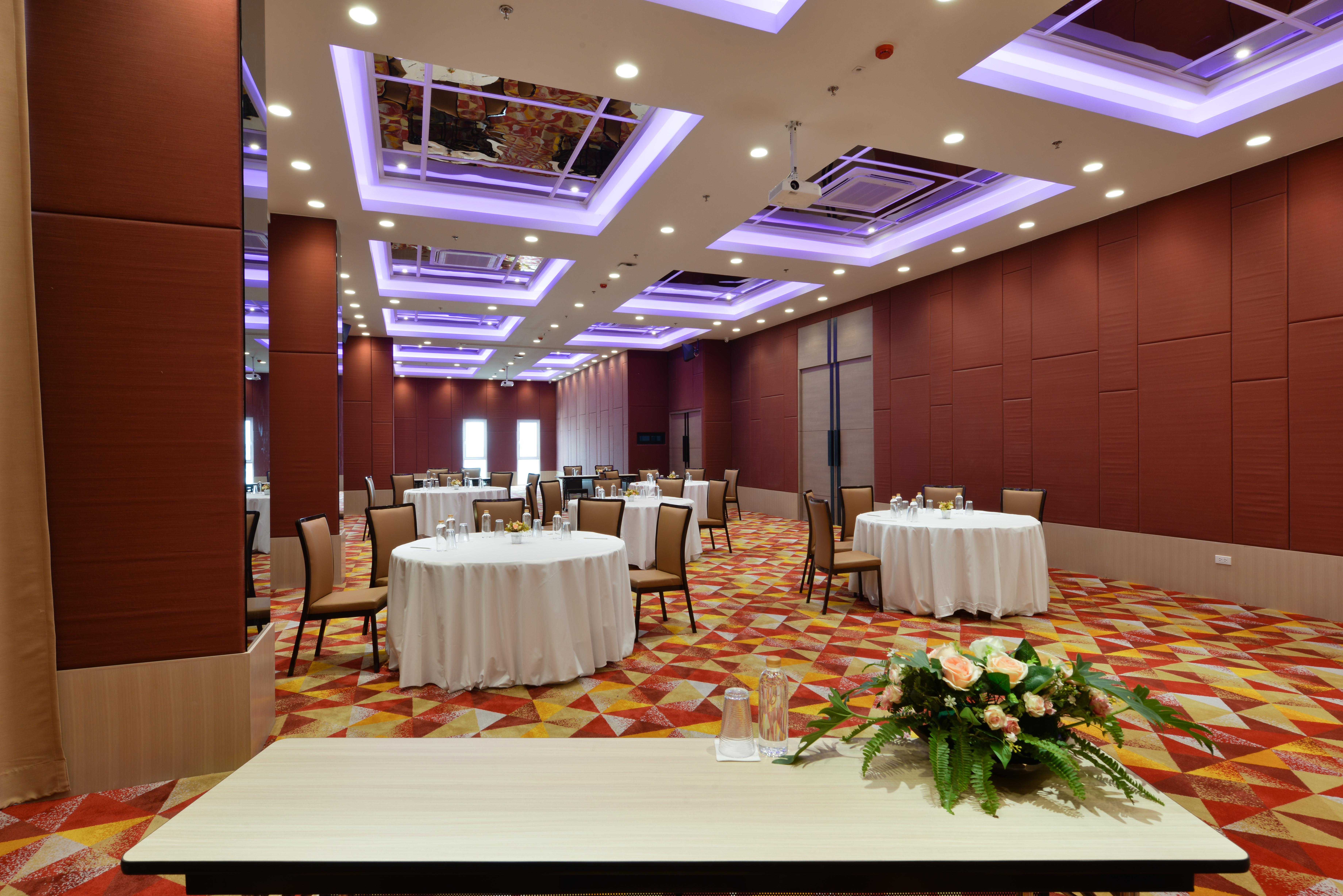 Le D'Tel Bangkok Ξενοδοχείο Εξωτερικό φωτογραφία The ballroom