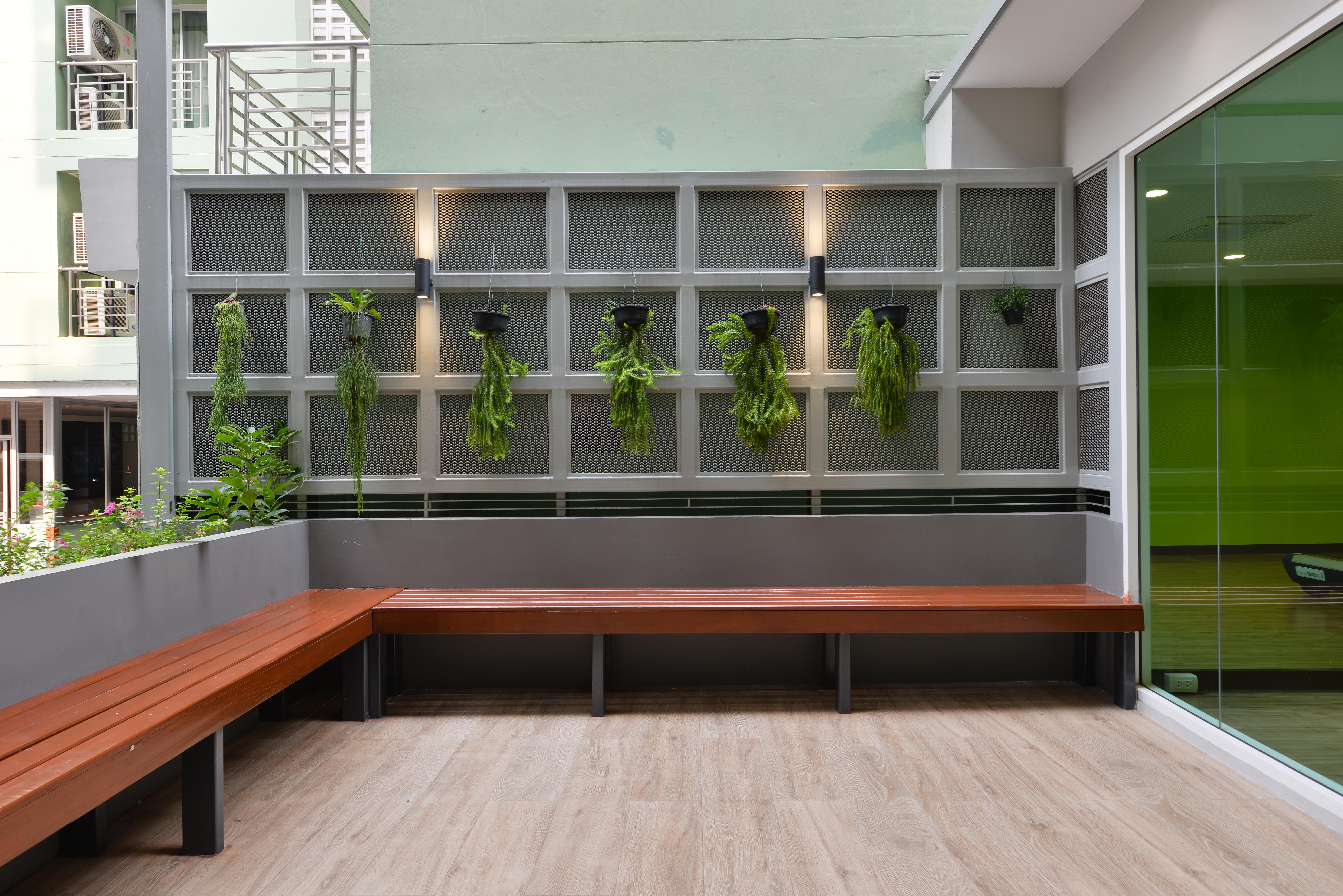 Le D'Tel Bangkok Ξενοδοχείο Εξωτερικό φωτογραφία The interior of the school