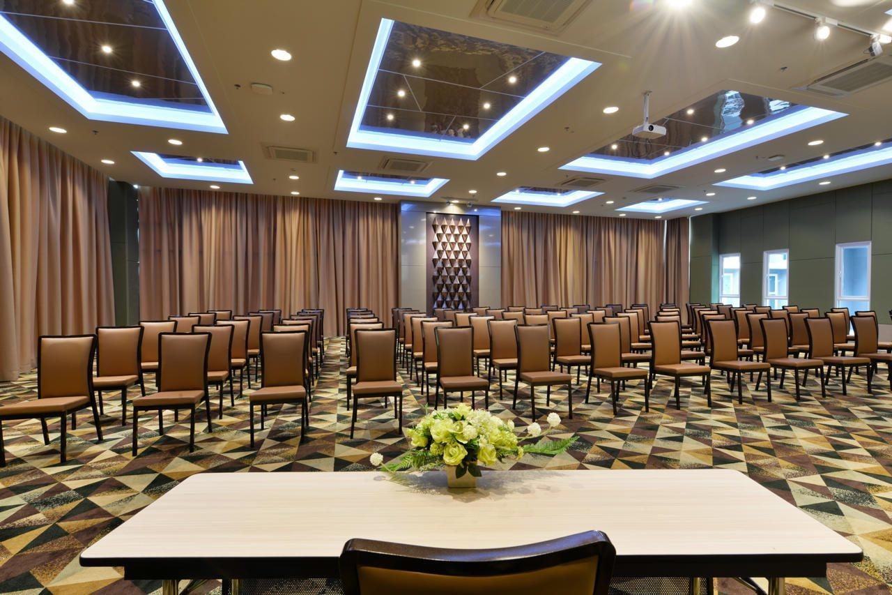 Le D'Tel Bangkok Ξενοδοχείο Εξωτερικό φωτογραφία The ballroom at the hotel