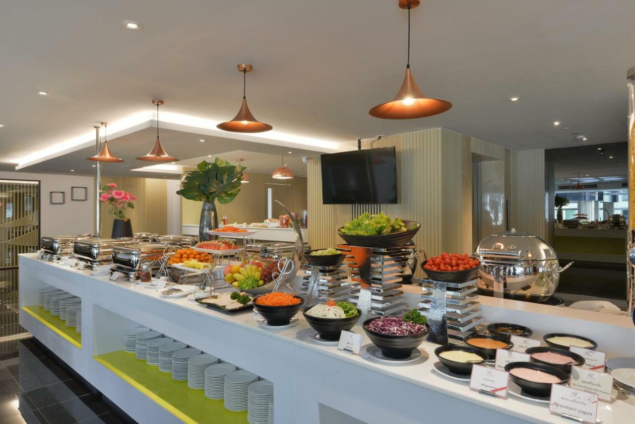 Le D'Tel Bangkok Ξενοδοχείο Εξωτερικό φωτογραφία A salad bar