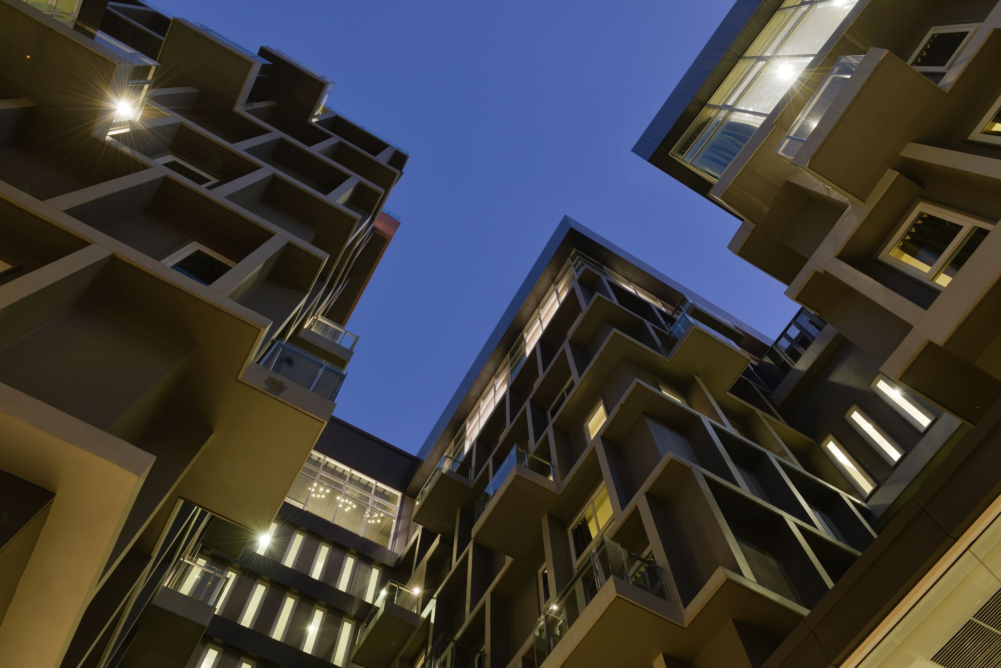 Le D'Tel Bangkok Ξενοδοχείο Εξωτερικό φωτογραφία The courtyard of the building