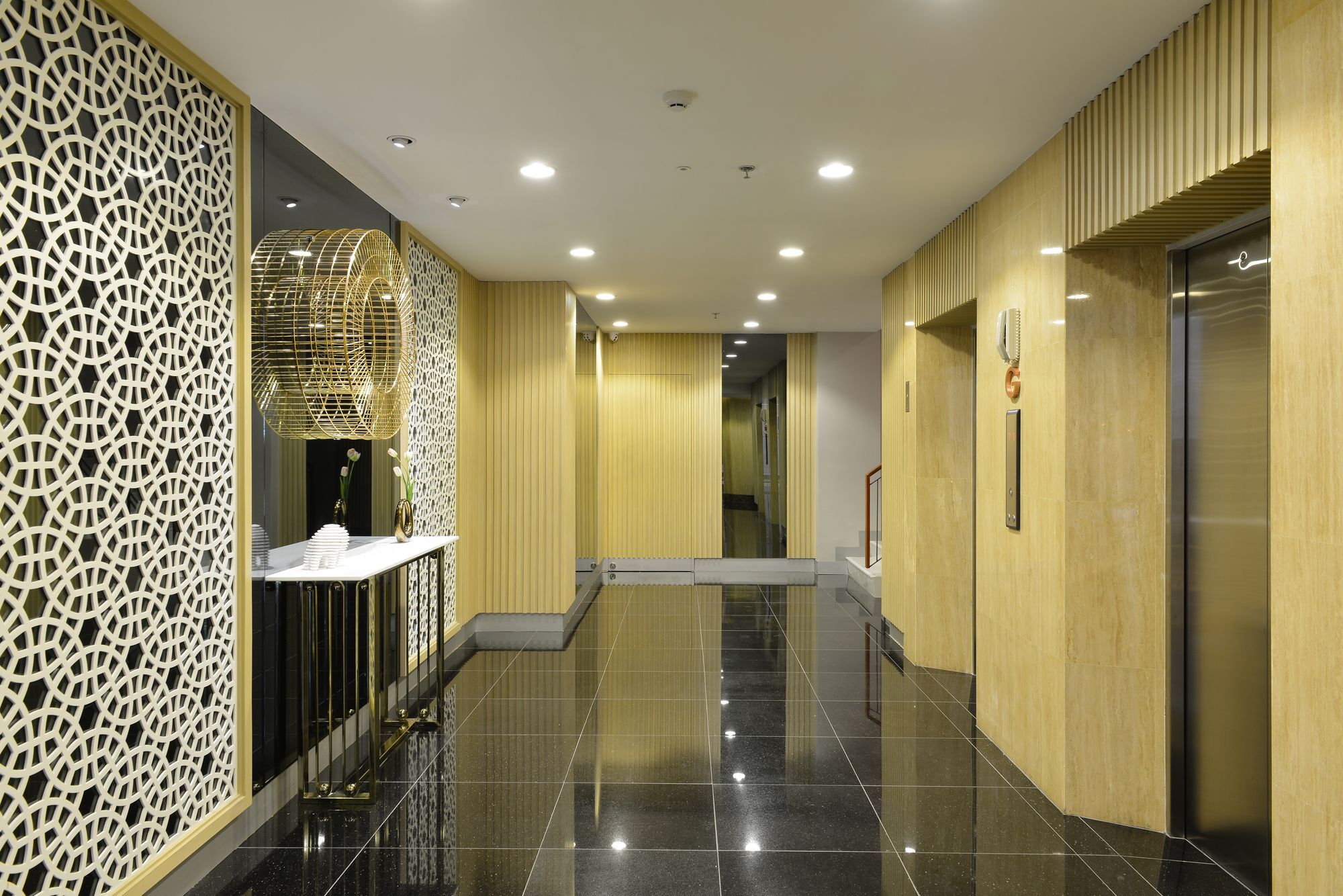 Le D'Tel Bangkok Ξενοδοχείο Εξωτερικό φωτογραφία The interior of the hotel